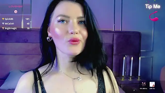 EvaBilss online show from April 15, 7:58 pm