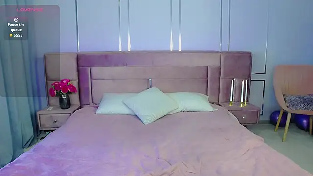 EvaBilss online show from March 24, 8:09 pm