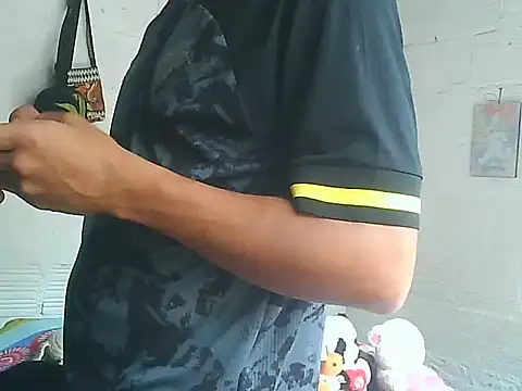 Snapshot of horny_latin_couple1 chatting on October 17, 2:19 pm horny latin couple1 online show from October 17, 2:19 pm