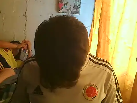 Snapshot of horny_latin_couple1 chatting on October 16, 1:52 pm horny latin couple1 online show from October 16, 1:52 pm