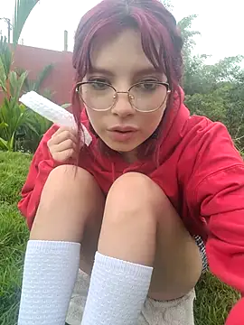 Snapshot of l0lita_sweet chatting on October 15, 11:29 am l0lita sweet online show from October 15, 11:29 am