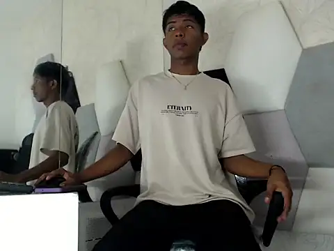 Snapshot of Mick_storm chatting on November 9, 5:28 pm Mick storm online show from November 9, 5:28 pm