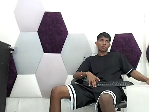 Snapshot of Mick_storm chatting on November 23, 7:02 pm Mick storm online show from November 23, 7:02 pm