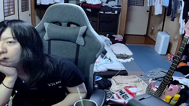 Snapshot of harinyanxxx chatting on June 19, 7:09 pm harinyanxxx online show from June 19, 7:09 pm