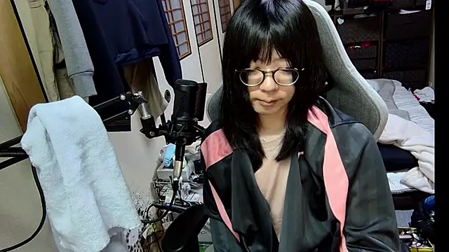 Snapshot of harinyanxxx chatting on February 15, 6:51 pm harinyanxxx online show from February 15, 6:51 pm