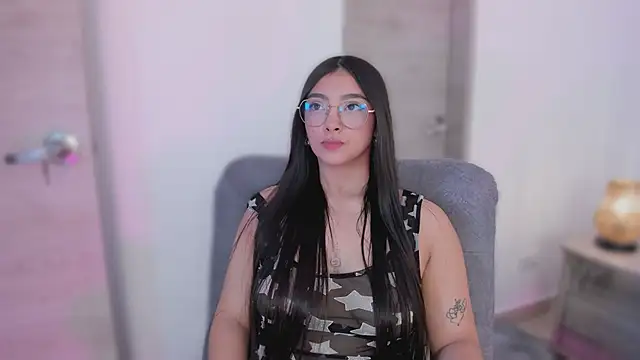 Snapshot of MirandaJohnson_ chatting on October 22, 1:21 pm MirandaJohnson online show from October 22, 1:21 pm