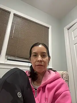 Snapshot of yolandaflores chatting on October 12, 12:01 am yolandaflores online show from October 12, 12:01 am