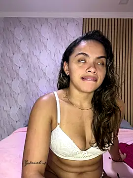 safadinhaquenteW online show from November 5, 9:07 pm