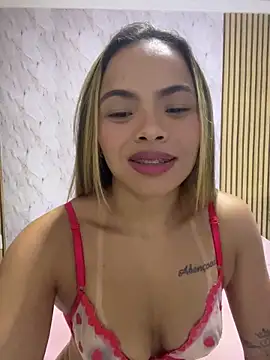 safadinhaquenteW online show from March 29, 9:05 pm
