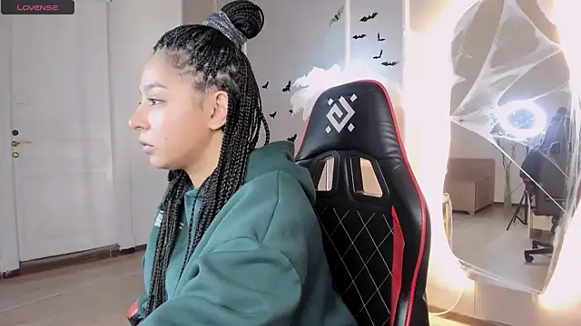 Snapshot of Aisha_Goldstein chatting on November 3, 5:56 am Aisha Goldstein online show from November 3, 5:56 am