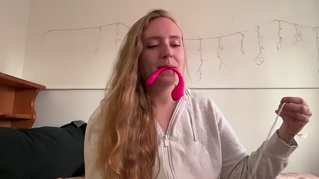 Pattyworld69 online show from May 27, 4:25 pm