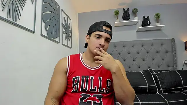 violeta and maxx online show from November 3, 9:07 pm