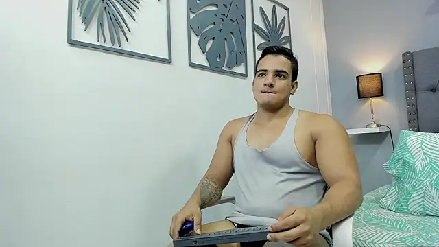 violeta and maxx online show from October 30, 1:59 am