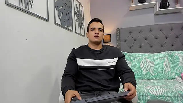 violeta and maxx online show from October 28, 2:45 am