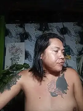 Snapshot of trishacummerts chatting on June 6, 5:18 pm trishacummerts online show from June 6, 5:18 pm