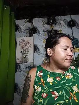 Snapshot of trishacummerts chatting on June 1, 4:28 pm trishacummerts online show from June 1, 4:28 pm