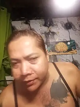 Snapshot of trishacummerts chatting on July 7, 8:34 pm trishacummerts online show from July 7, 8:34 pm