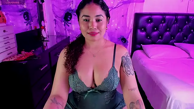Snapshot of yournaughtysecret_ chatting on October 14, 12:44 am yournaughtysecret online show from October 14, 12:44 am