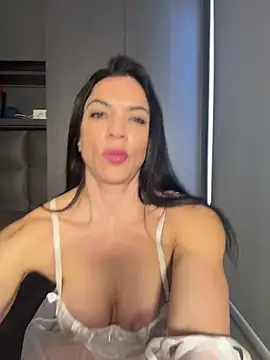 Snapshot of Kattefit chatting on June 19, 6:14 pm Kattefit online show from June 19, 6:14 pm
