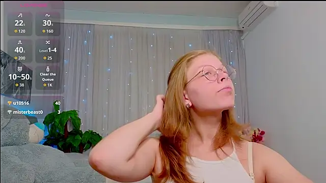 Snapshot of Angelie__Eyes chatting on October 19, 10:29 am Angelie Eyes online show from October 19, 10:29 am