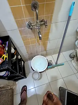 Snapshot of crawlerdrill chatting on October 27, 3:18 am crawlerdrill online show from October 27, 3:18 am