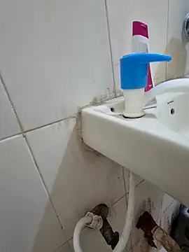 Snapshot of crawlerdrill chatting on December 2, 1:28 am crawlerdrill online show from December 2, 1:28 am