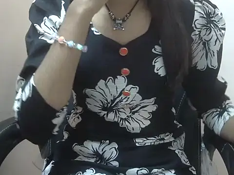 Snapshot of notty_heena chatting on November 18, 3:32 am notty heena online show from November 18, 3:32 am