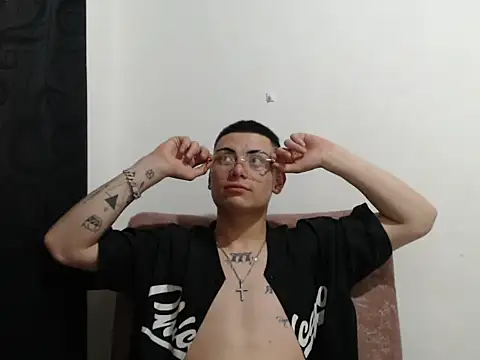 LiamDevine666 online show from October 12, 3:13 pm