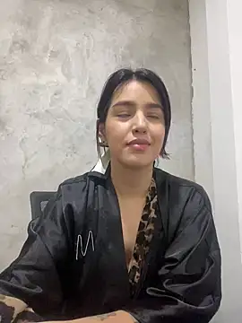 1evelinewood online show from March 12, 8:20 pm