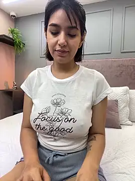 1evelinewood online show from March 3, 2:06 pm