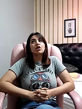 1evelinewood online show from February 8, 1:03 am