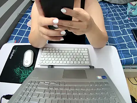 Hanna Mina online show from November 2, 1:54 am