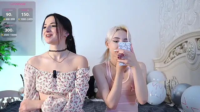 Snapshot of vivi_uwu chatting on November 12, 12:42 pm vivi uwu online show from November 12, 12:42 pm