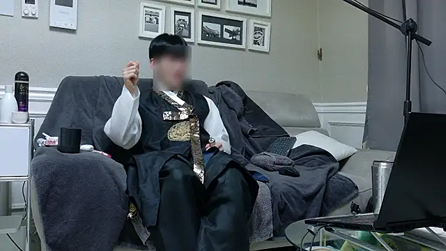 koreanboy2341 online show from February 16, 2:27 pm