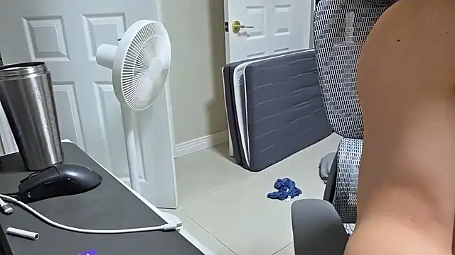 koreanboy2341 online show from October 18, 6:10 pm