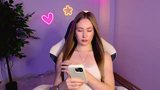 Snapshot of EllyColins chatting on July 8, 3:19 am EllyColins online show from July 8, 3:19 am