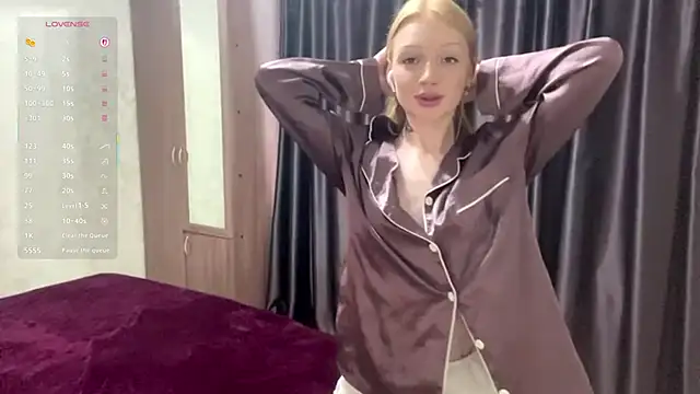 Iamlylu online show from October 19, 1:03 pm