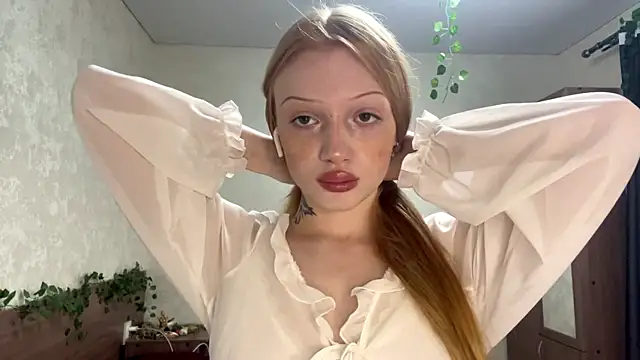 Iamlylu online show from November 18, 5:33 am