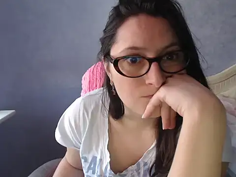 LuckyLisa23 online show from May 4, 1:14 pm