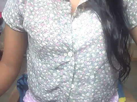 Snapshot of shalu_02 chatting on October 14, 5:52 am shalu 02 online show from October 14, 5:52 am
