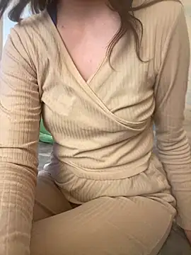 KittieCreme online show from March 1, 2:50 pm