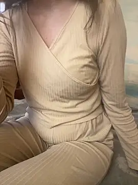 KittieCreme online show from February 13, 8:25 am