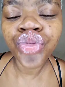 certifiedhottie2025 online show from April 15, 5:35 am