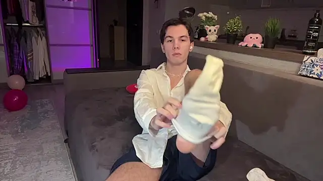 Jeremy1Scott online show from November 29, 9:37 pm