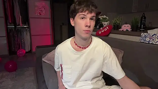 Jeremy1Scott online show from December 2, 9:38 pm