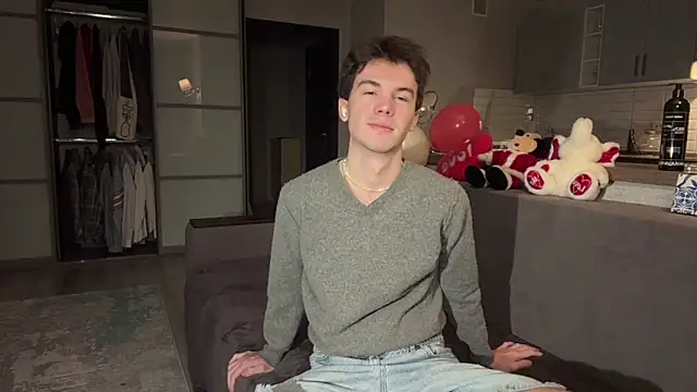 Jeremy1Scott online show from November 22, 3:27 am