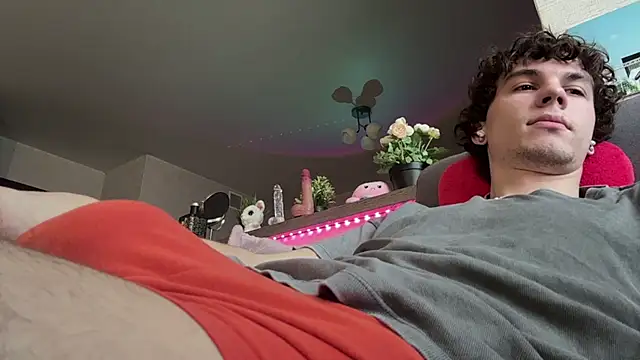 Jeremy1Scott online show from March 20, 5:19 am