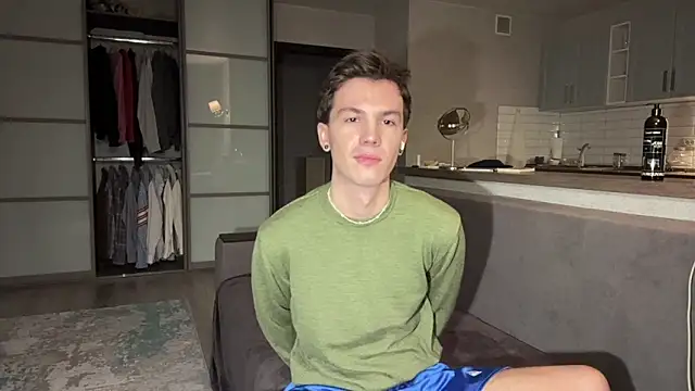 Jeremy1Scott online show from November 10, 3:33 am