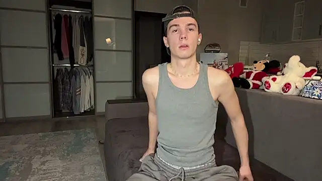 Jeremy1Scott online show from November 21, 3:27 am