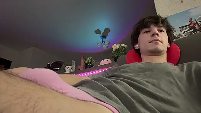 Jeremy1Scott online show from February 26, 3:50 am